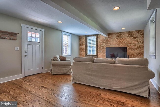 Photo - 234 N Stratton St