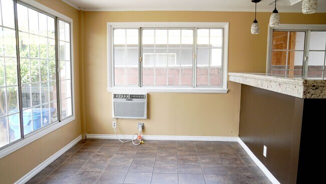 Photo - 67th - Hyde Park Unit 3126 1/2