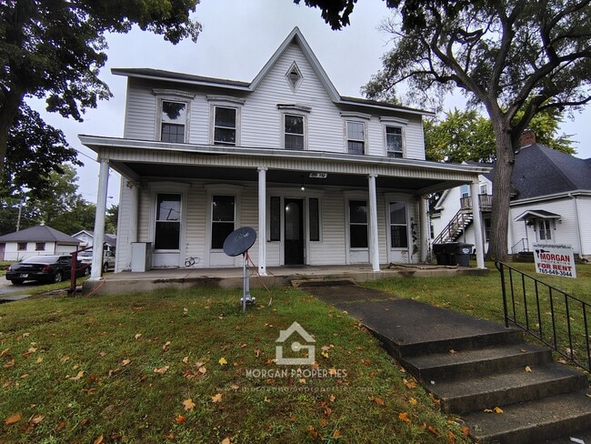 Building Photo - 130 W 5th St Unit 130