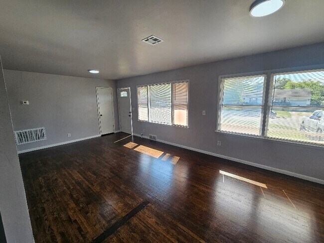 Photo - 1919 W 46th Pl