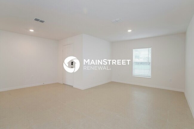 Photo - 4 Bedroom Pet-Friendly Home in Dundee, FL with Main Street Renewal