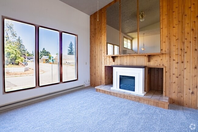 Building Photo - 3328 E 34th Ave Rental