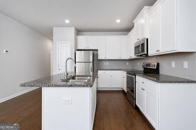 Photo - 3370 Highbury Way