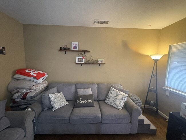 Photo - Cozy 2 Bedroom Near Downtown – Pre-Lease Available Today!