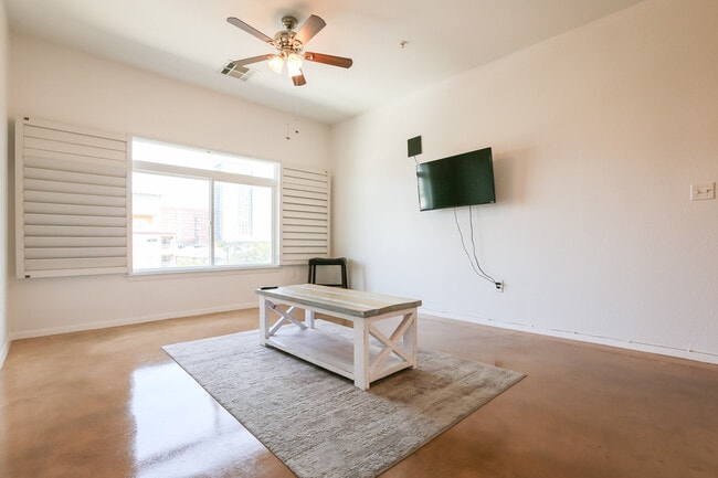 Photo - 910 W 25th St Unit 509