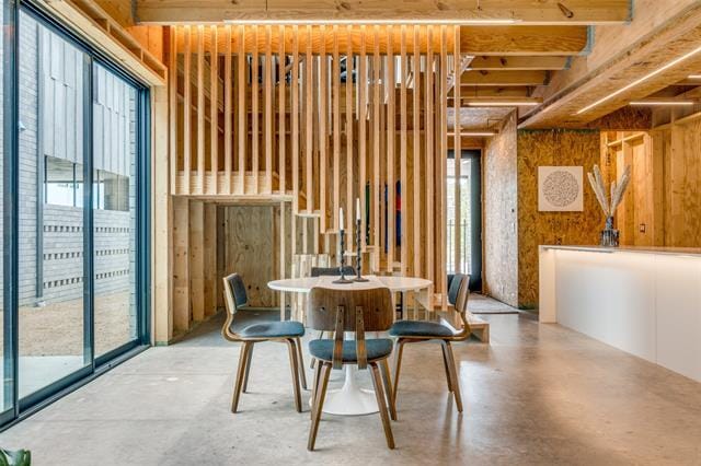 Photo - 905 Blackland Ct