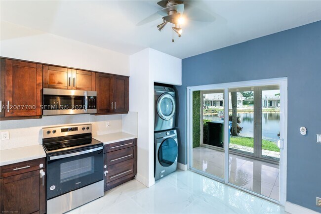Building Photo - 16793 Hemingway Dr