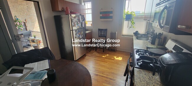 Photo - 4611 N Dover St Unidad 3N