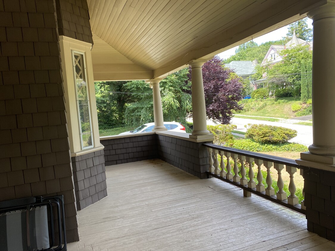 Common front porch - 7936 Montgomery Ave (Elkins Park, PA)