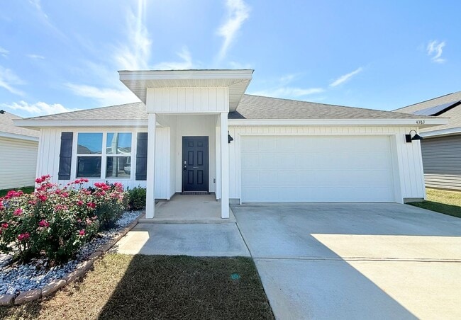 Building Photo - 4-Bedroom Home - Woodlands