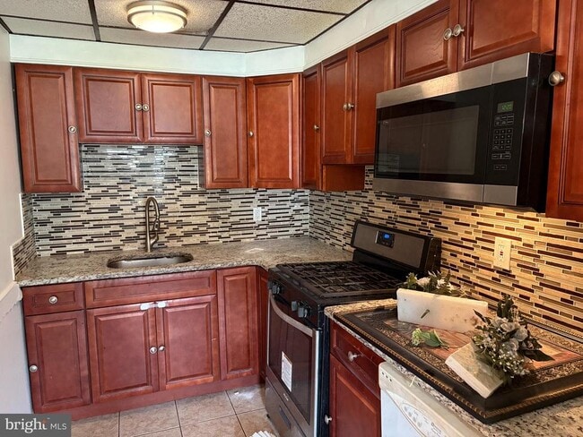 Photo - 1053 Taylor Dr