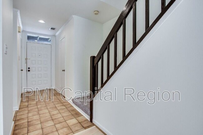 Photo - 5213 King Charles Way