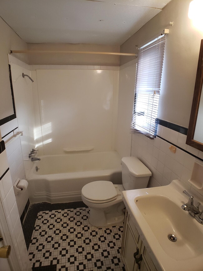 Photo - 1018 Summit St