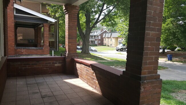 215 E 16th Ave Unidad 215