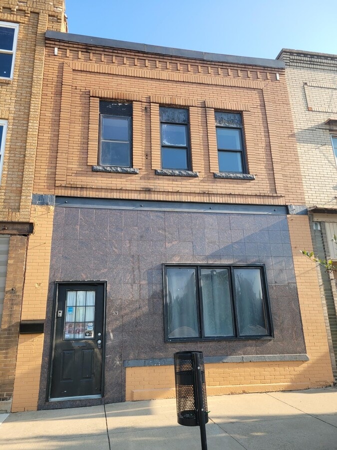 Photo - 921 1st St