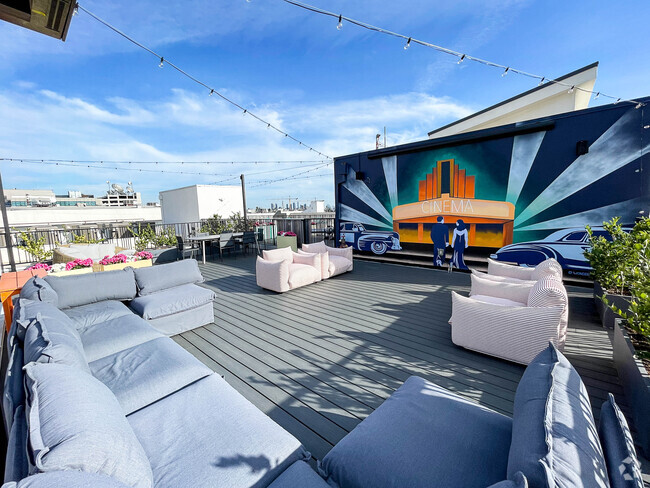 Luxurious Sky Terrace w/ Fireside Lounge - The Dream on Tamarind Rental