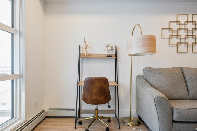 Photo - 2550 Battleford Ave SW Unit ID1314541P