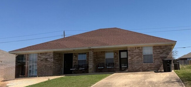 Building Photo - 3606 Littleleaf Dr Unit B