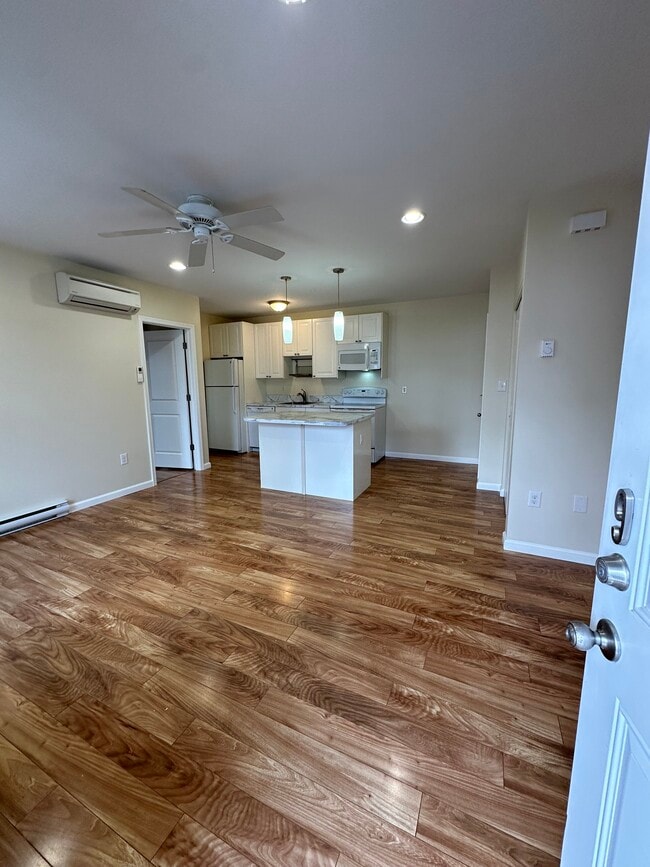 Building Photo - 1125 3rd St Unit 9