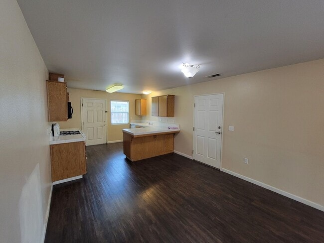 Photo - 2313 W Lark Ave Unidad 2317 W. Lark