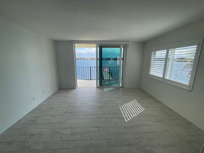 Photo - 300 Croton Ave Unit 202