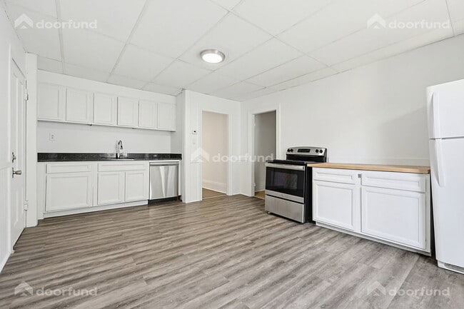Building Photo - 17 Wachusett St Unit 2