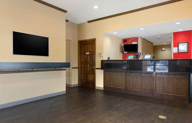 Furnished Studio-Phoenix - Airport - E. Oak St.