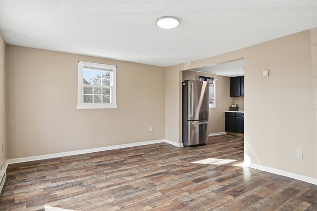 Photo - 2 Bed / 1 Bath.  Pet Friendly.  Off street parking. Unidad 1