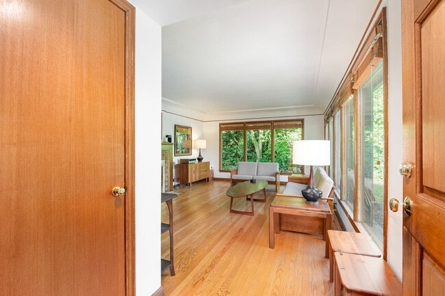 Photo - 4Bd/2Ba Seattle Home