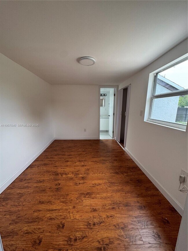 Photo - 10805 NW 10th Ave Unidad Rear  A