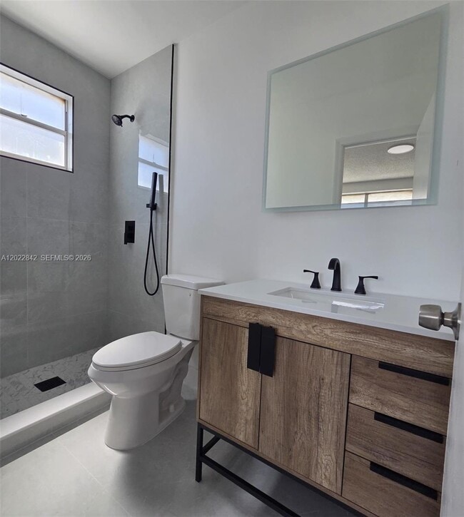 Photo - 1104 W 44th St