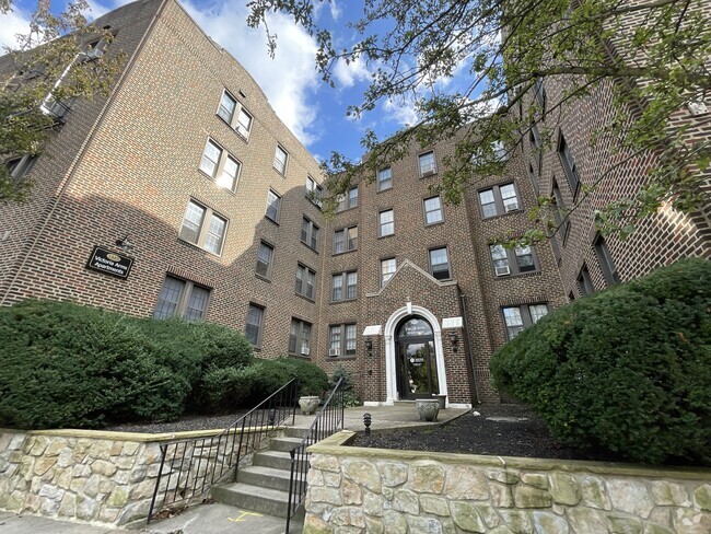 Building Photo - Victoria Arms Apartments