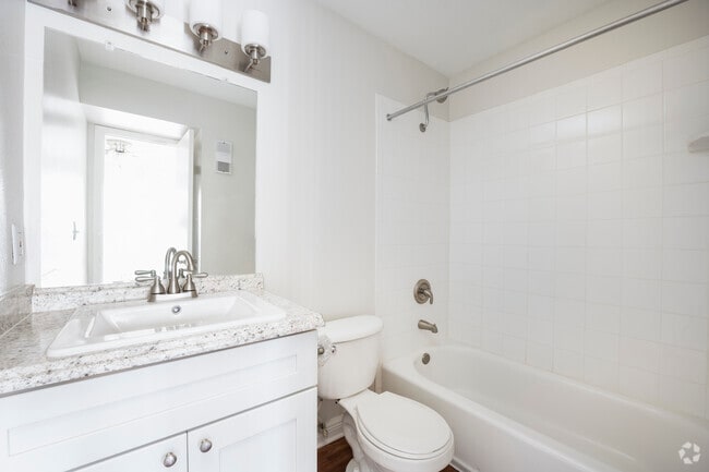 Malibu - 507SF - Bathroom (White Upgrade) - The Breakers Apartments