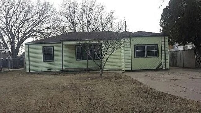 Building Photo - Beautiful 4 Bedroom 2 Bathroom Home