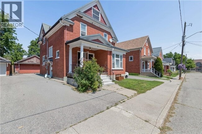 Photo - 36 Princess St E
