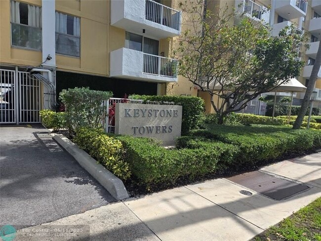 Photo - 2000 NE 135th St Unidad 302 Rental