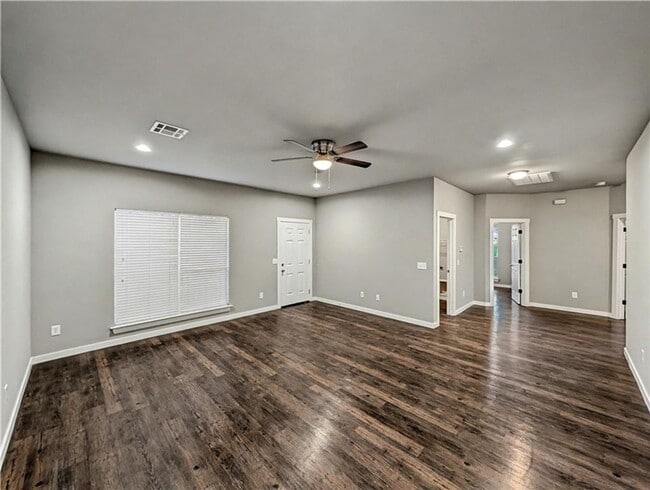 Photo - 862 Oakwood Ct