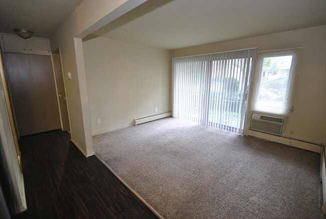 Building Photo - 442 3rd St Rental