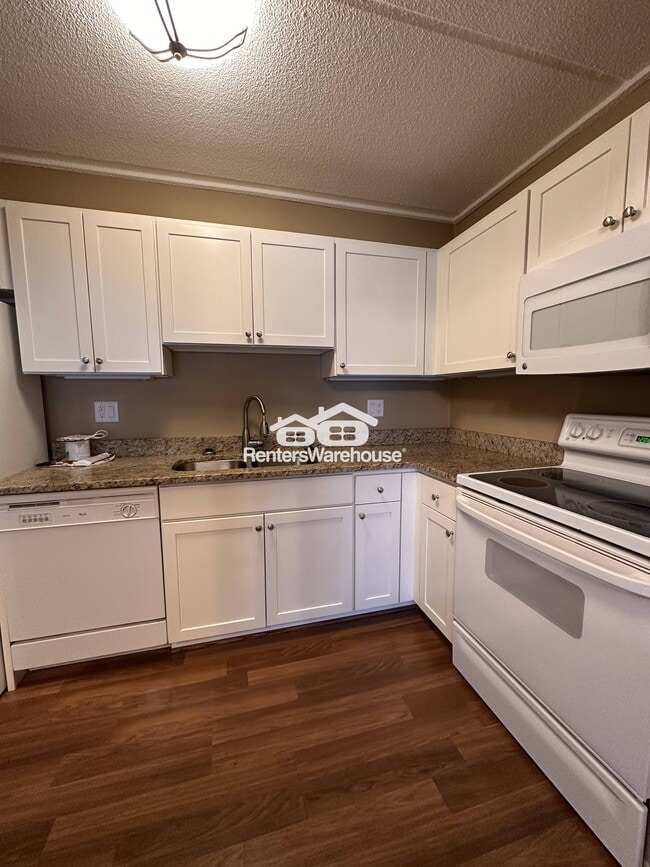 Photo - 10401 Cedar Lk Rd S Unit 505