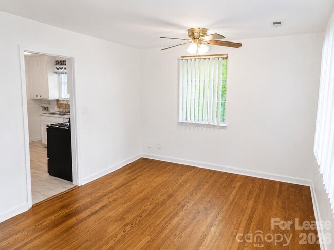 Photo - 2143 Finchley Dr