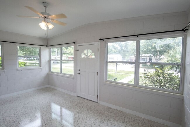 2510 Roxbury Rd