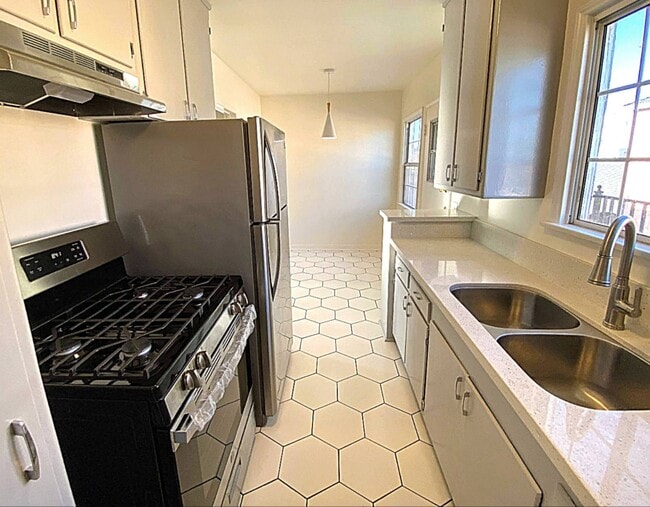 Photo - 4403 1/2 W Exposition Blvd