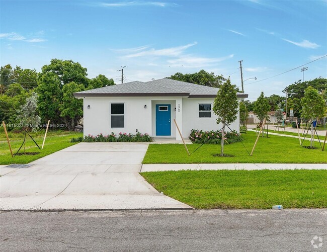 Building Photo - 2360 NW 14th St Rental