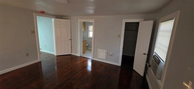 Building Photo - 1231 Morris St Unit 2