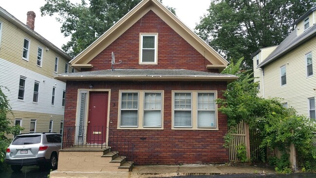 Building Photo - 3 Cheney St Unit 2