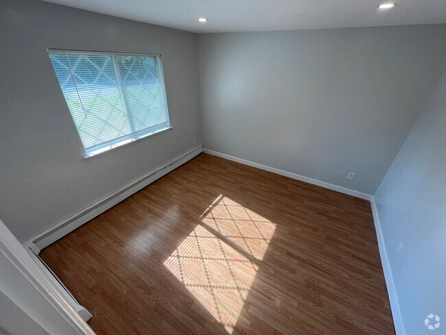 Building Photo - 33 Country Greens Dr Unit 1 Rental
