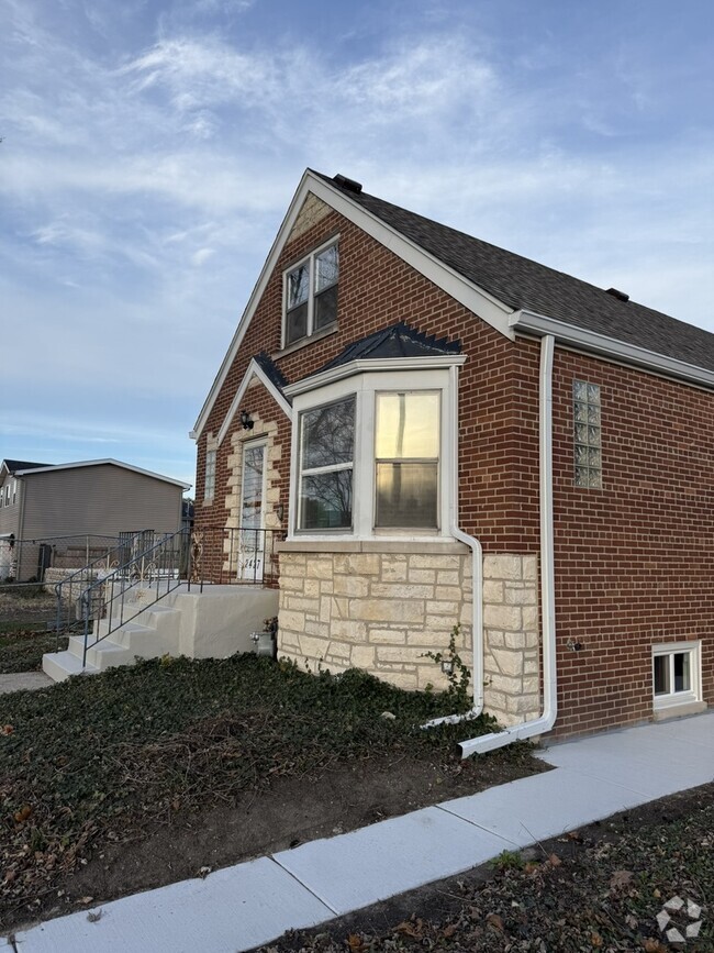 Building Photo - 2427 N Erie St Rental