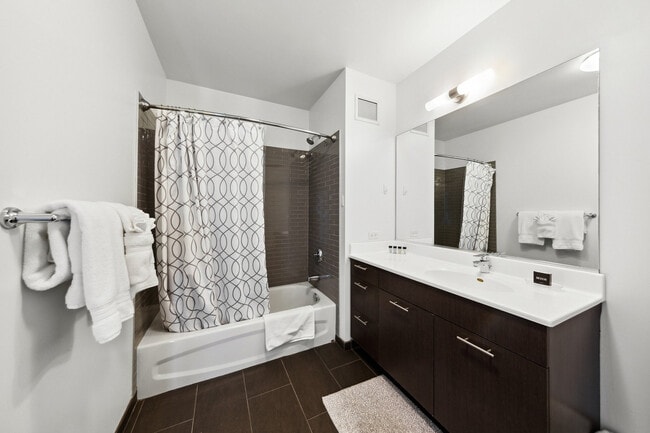 Photo - 637 N Wells St Unit ID1047174P