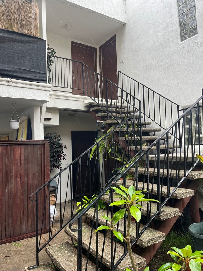 Building Photo - 8056 Redlands St Unit 1