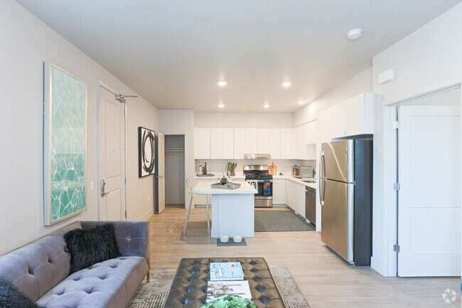 1BR, !BA - 662 SF